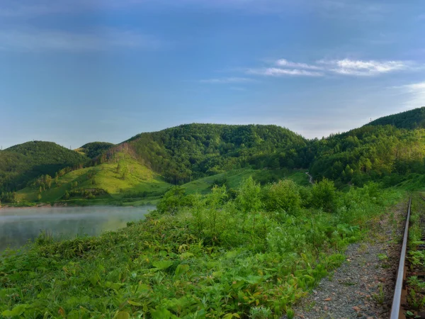 Lago de montaña. —  Fotos de Stock