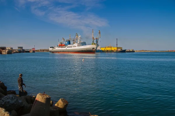 Місто на березі моря. Сахалін. — стокове фото