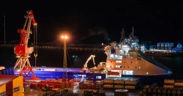 Turno nocturno en el puerto . — Foto de Stock