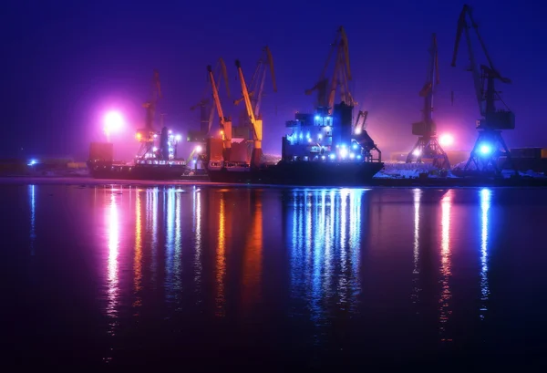 Night at the port of loading. — Stock Photo, Image