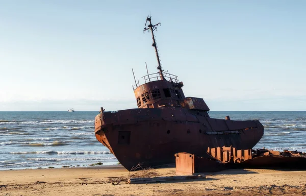 Fartyget strandade havet. — Stockfoto