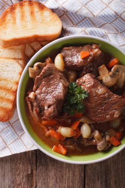 Masanın üzerinde bir kasede ederim yakın çekim. Dikey üst v