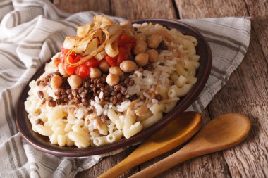 kushari pilav, makarna, nohut ve mercimek kapatın. Horizont