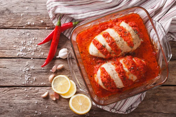 Portuguese cuisine: spicy chicken piri. Horizontal view from abo — Stock Photo, Image