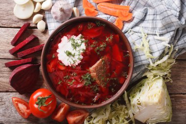 Ukraynalı borsch çorbası ve malzemeler portre. Yatay üst VI