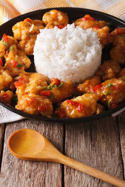Orange chicken fillet with sauce and rice closeup. Vertical — Stock Photo, Image