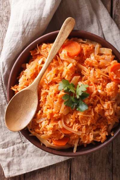 Comida griega lahanorizo arroz con repollo de cerca. vertical superior v — Foto de Stock