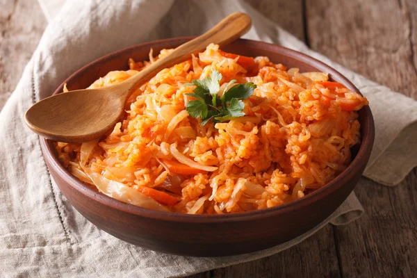 希腊 lahanorizo 水稻白菜关在一个碗里。按 — 图库照片