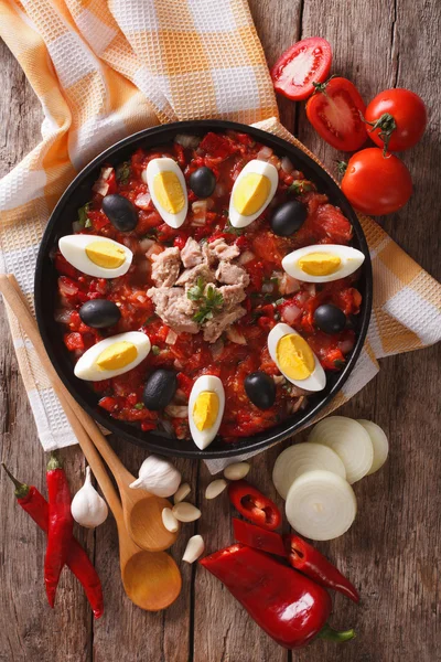 Ensalada de Mechouia tunecina e ingredientes de cerca. vertical superior v — Foto de Stock