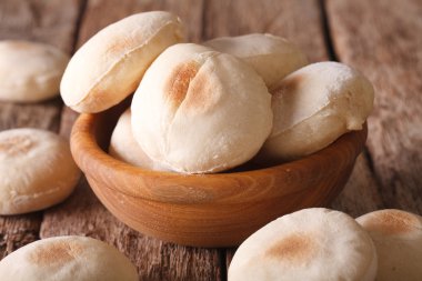 Taze pişmiş Fas ekmek mkhamer kapatın. Yatay