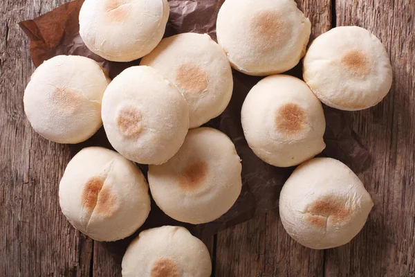 Primo piano del tradizionale pane marocchino batbout. Orizzontale — Foto Stock