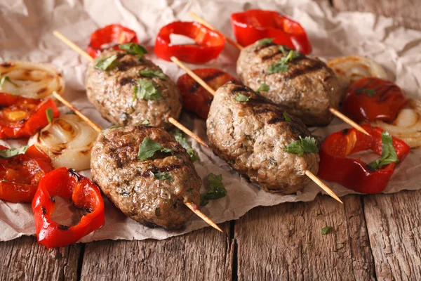 Turkish kebab with grilled vegetables close-up on the table. Hor — Stock Photo, Image