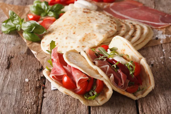 Tasty Italian piadina stuffed with ham, cheese and vegetables cl — Stock Photo, Image