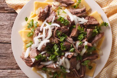 Asya Gıda: bir tabak üzerinde beshbarmak yakın çekim. yatay üst görünüm