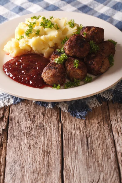 Schwedische Frikadellen kottbullar mit einer Beilage Kartoffelpüree Clos — Stockfoto