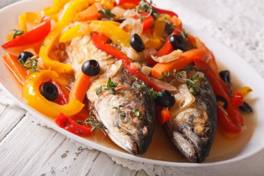 Uskumru Marine sebze yakın çekim tablo içinde. Yatay