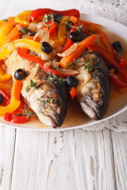 Uskumru Marine sebze yakın çekim tablo içinde. dikey