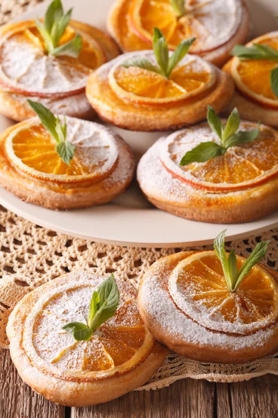 Festive cookies with oranges closeup on a plate. Vertical — Stock Photo, Image