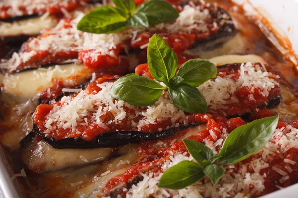 Italian cuisine: Melanzane alla Parmigiano macro in the baking d — Stock Photo, Image