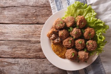 Felemenk mutfağı: et topları Bitterballen ve hardal yakın