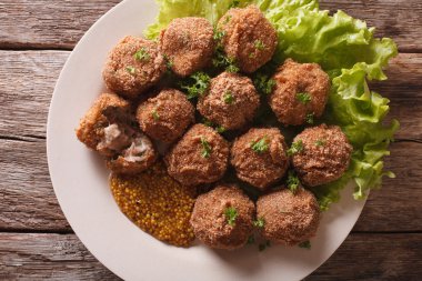 Hollandalı et kroket Bitterballen ve hardal kapatın. Ufuk