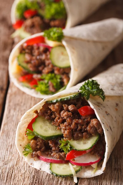 Sandwich roll with beef and fresh vegetables macro. vertical — Stock Photo, Image
