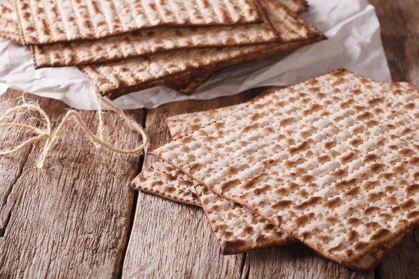 Traditional Jewish kosher matzo for Passover macro on a table. h — Stock Photo, Image