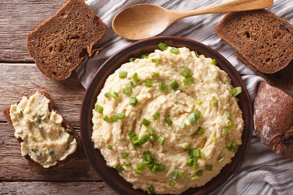 Homemade forshmak and rye bread close-up on the table. horizonta — Stock Image Homemade forshmak and rye bread close-up on the table. horizonta Stock Photo