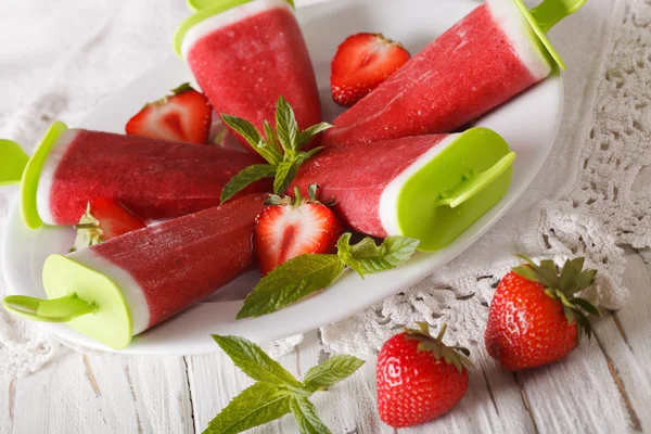 Homemade strawberry popsicle on a stick close-up. horizontal — Stock Photo, Image
