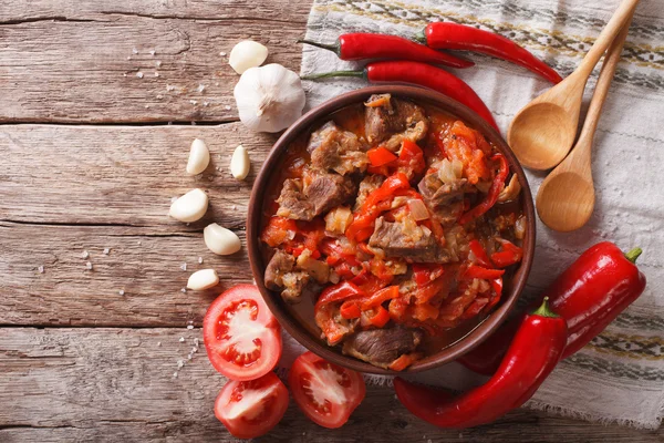 Orientalisk mat: lamm långsamt kokt med grönsaker närbild. Hori — Stockfoto