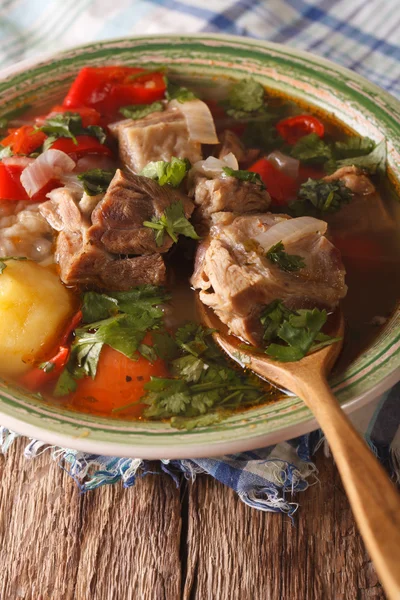Shurpa lamb soup with vegetables closeup on the table. Vertical — Stock Photo, Image