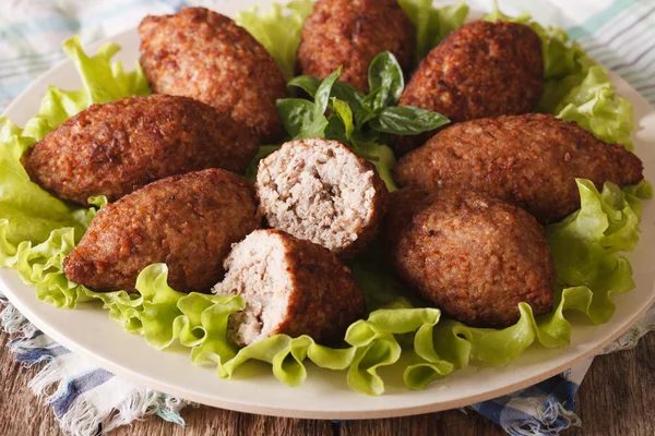 Cozinha árabe: entrada de carne kibbeh close-up. horizontal — Fotografia de Stock