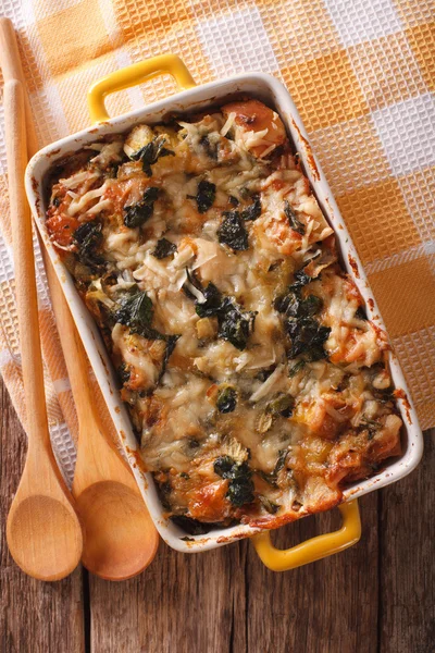 Strata casserole with spinach, cheese and bread close up. Vertic — Stock Photo, Image