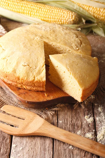 Homemade healthy corn bread close-up on a wooden board. Vertical — Stock Photo, Image