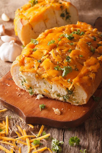 Bread with cheddar cheese, garlic and herbs closeup. Vertical — Stock Photo, Image