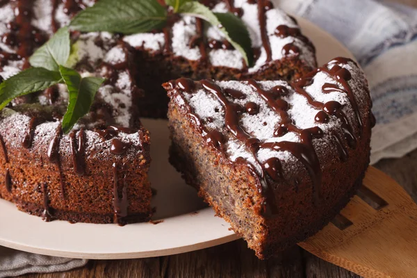 Tasty cake with poppy seeds and powdered sugar and mint close-up — Stock Photo, Image