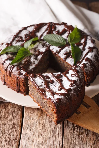 Freshly baked pie with poppy seeds and powdered sugar and mint c — Stock Photo, Image