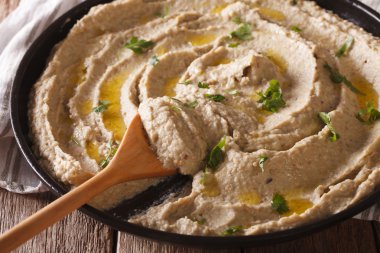 Arapça meze: baba ghanoush makro bir tabak içinde. Yatay