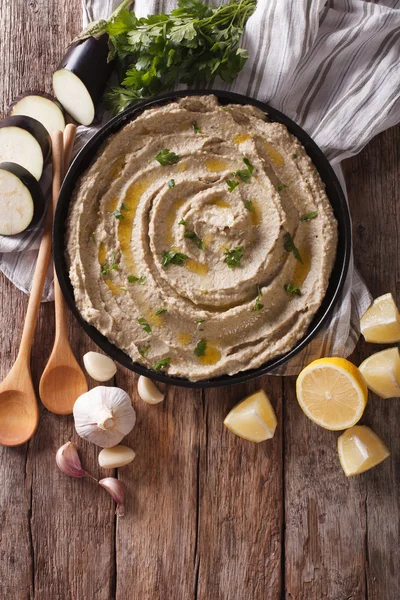 Mellanöstern köket: Baba ghanoush närbild i en tallrik. verti — Stockfoto