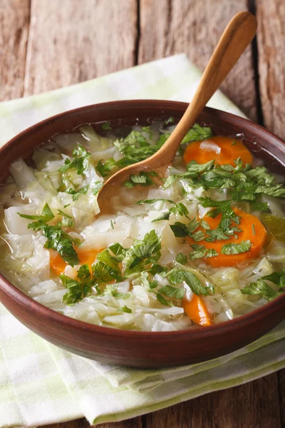健康的な新鮮な野菜スープをボウルにクローズ アップ。垂直方向 — ストック写真