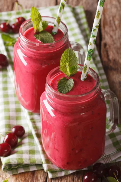 Cherry cocktail with mint in glass jar closeup. vertical — Stock Photo, Image