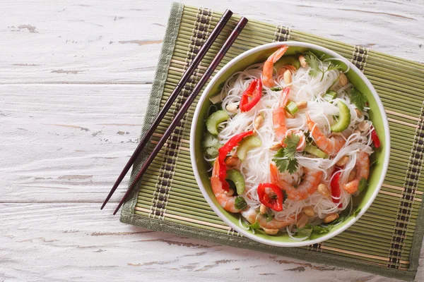 Тайська гострий салат ям Вун сіна з морепродуктів крупним планом. горизонтальні — стокове фото