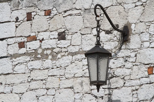 Eski stil fener binanın duvarında. Yatay — Stok fotoğraf