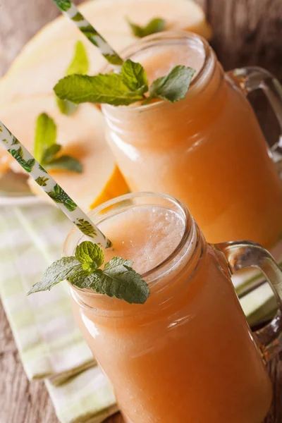 Honeydew melon juice closeup on wooden background, vertical — Stock Photo, Image