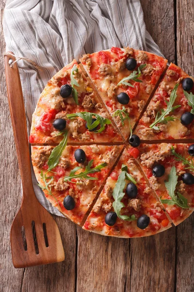 Fish Pizza with tuna, olives and arugula close-up. Vertical top — Stock Photo, Image