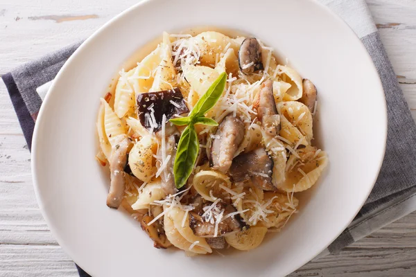 İtalyan mutfağı: Conchiglie porcini ve parmesan closeup ile. H — Stok fotoğraf