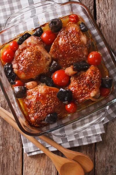 Muslo de pollo al horno con mostaza, tomates y champiñones silvestres cl — Foto de Stock