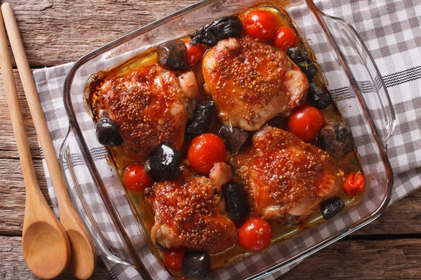 Baked chicken thigh with mustard, tomatoes and wild mushrooms cl — Stock Photo, Image