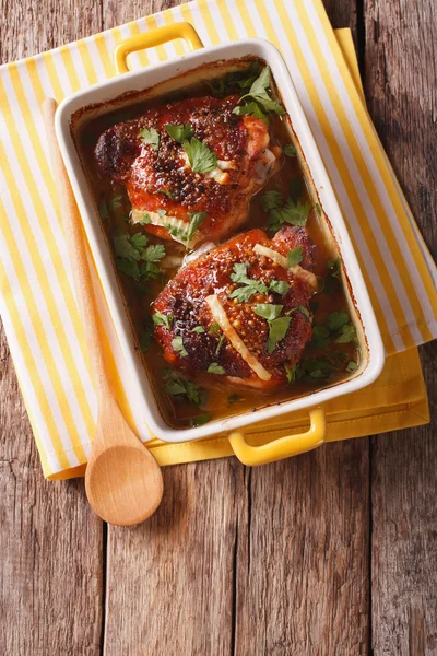 Chicken thighs with onion baked in honey-mustard sauce. Vertical — Stock Photo, Image
