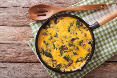 Ispanak, peynir ve pan clo mantar ile İtalyan omlet
